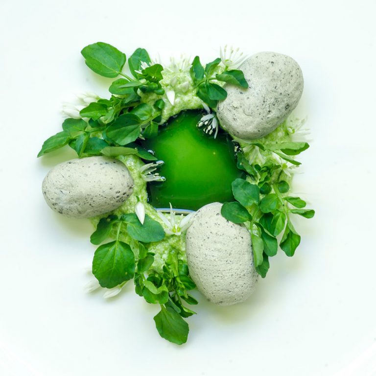 Essbare Rheinkiesel mit Bibbeleskäs und Brunnenkresse