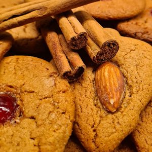 Lebkuchen und Zimtstangen