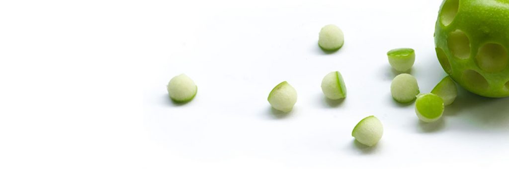 Ausgestochene Kugeln von denem Granny Smith-Apfel